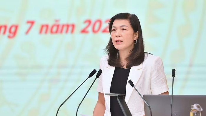 Đồng chí Phạm Thị Minh Xuân, Phó Chủ tịch Hội đồng nhân dân tỉnh Tuyên Quang, phát biểu tại hội nghị.