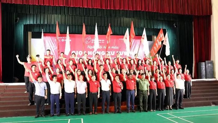 Nghi thức hô khẩu hiệu Hành trình Đỏ.