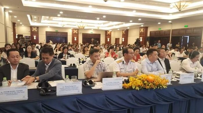 Các đại biểu tham dự diễn đàn.