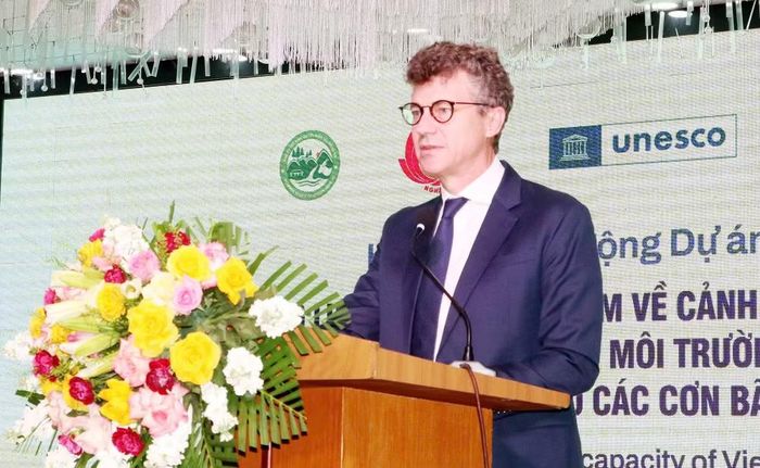 Ông Jonathan Wallace Baker, Trưởng Đại diện UNESCO tại Việt Nam phát biểu.