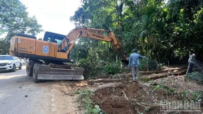 Xã Thạnh Bình tập trung giải phóng mặt bằng bàn giao cho đơn vị thi công.