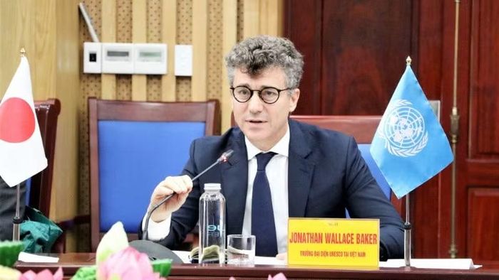 Ngài Jonathan Wallace Baker, Trưởng đại diện UNESCO tại Việt Nam phát biểu tại cuộc làm việc. (Ảnh: PHAN QUỲNH)