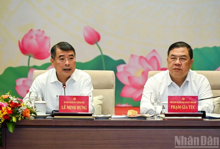 Bí thư Đảng ủy Chính phủ, Thủ tướng Chính phủ Lê Minh Hưng điều hành nội dung thảo luận tại hội nghị. (Ảnh: DUY LINH)