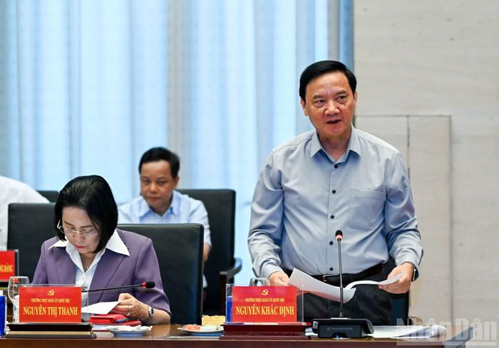 Phó Chủ tịch Quốc hội Nguyễn Khắc Định phát biểu tại hội nghị. (Ảnh: DUY LINH)