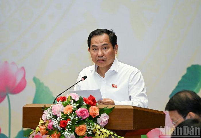 Tổng Thư ký Quốc hội, Chủ nhiệm Văn phòng Quốc hội Lê Quang Mạnh báo cáo một số vấn đề về việc chuẩn bị Kỳ họp không thường lệ thứ Nhất, Quốc hội khóa XVI. (Ảnh: DUY LINH)