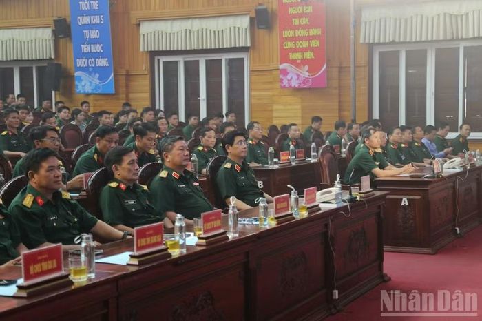 Các đại biểu tham dự khai mạc.