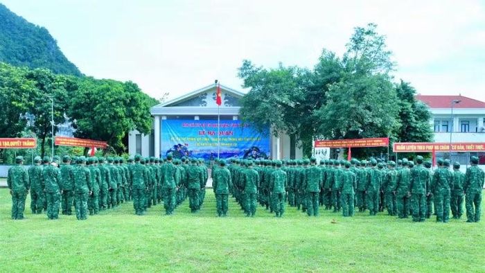 Toàn cảnh lễ ra quân.