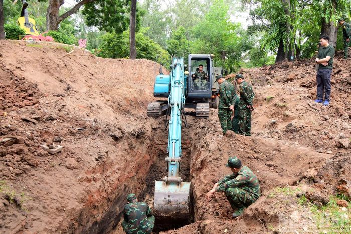 Đây là vị trí thứ hai phát hiện hài cốt liệt sĩ tại Công viên Lê Thị Riêng trong đợt tìm kiếm lần này. Khu vực trên nằm trong ba điểm được các cơ quan chức năng xác định có dấu hiệu nghi là hố chôn tập thể, dựa trên đối chiếu tư liệu lịch sử, lời kể của nhân chứng và kết quả khảo sát địa vật lý.