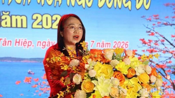 Chủ tịch Ủy ban nhân dân xã Tân Hiệp Phạm Thị Mỹ Hương phát biểu khai mạc lễ hội.