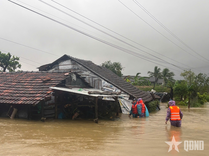 Xã Hòa Thịnh (tỉnh Đắk Lắk) ngập sâu trong biển nước sau trận lũ lịch sử tháng 11-2025. Ảnh: VĂN PHƯƠNG