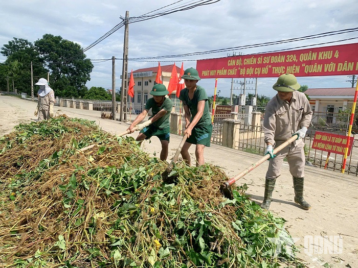 Thắm đượm nghĩa tình quân dân trong các hoạt động.