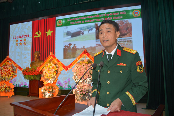 Đại tá Trương Hồng Sơn, Lữ đoàn trưởng trình bày diễn văn tại buổi lễ.