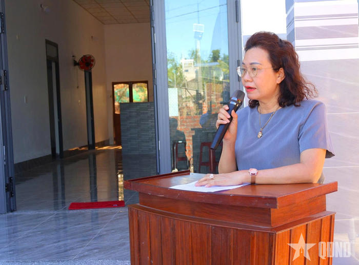  Đồng chí Hoàng Ngọc Tố Nương, Phó chủ tịch UBND xã Tuy Phước Tây phát biểu. 