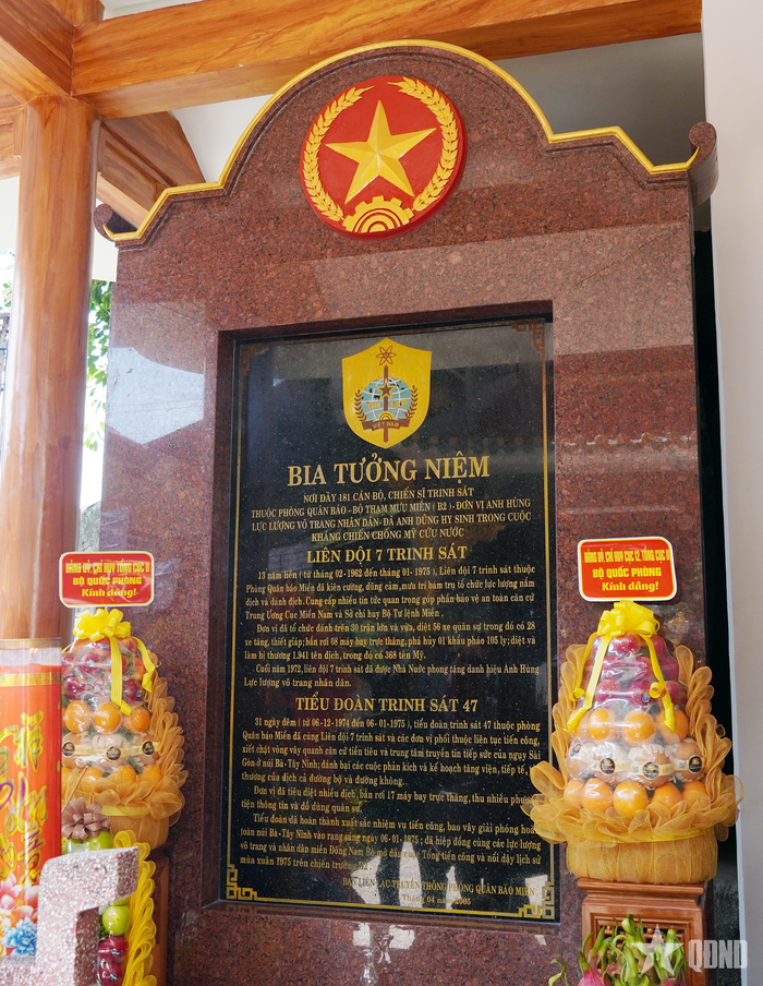 Công trình Bia tưởng niệm Quân báo Trinh sát. 
