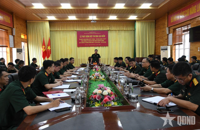 Quang cảnh lễ phát động. 