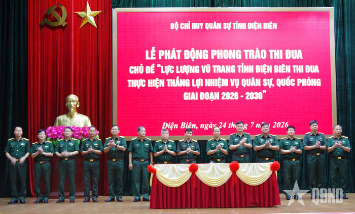 Đại diện các cơ quan, đơn vị bày tỏ quyết tâm thi đua.