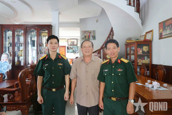 Đoàn công tác Bệnh viện Quân y 121 đến thăm hỏi, động viên, tặng quà gia đình Thiếu tướng Phạm Thành Tâm, nguyên Phó tư lệnh Quân khu 9.