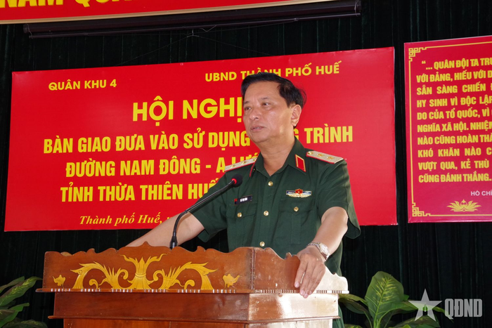Trung tướng Hà Thọ Bình phát biểu chỉ đạo tại hội nghị bàn giao. 
