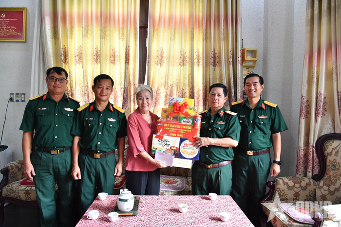 Đoàn công tác đến thăm hỏi, động viên gia đình Thiếu tướng Ngô Văn Dương, nguyên Phó tư lệnh Quân khu 9.