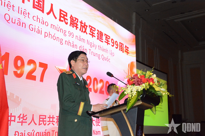 Thượng tướng Nguyễn Văn Gấu phát biểu chúc mừng.