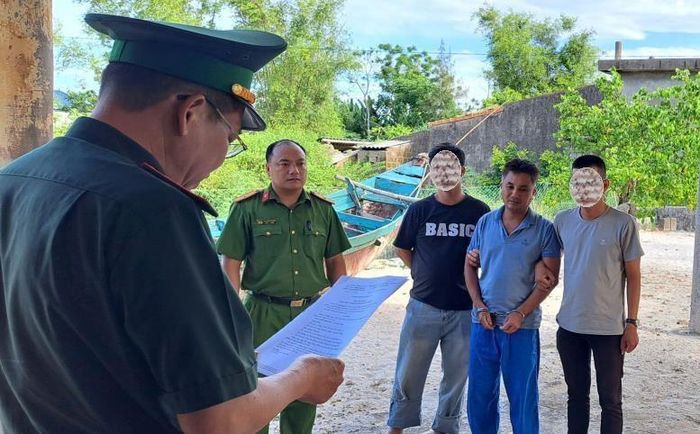 Ban Chuyên án đọc quyết định khám xét nơi ở của đối tượng Ngô Thế Hải.