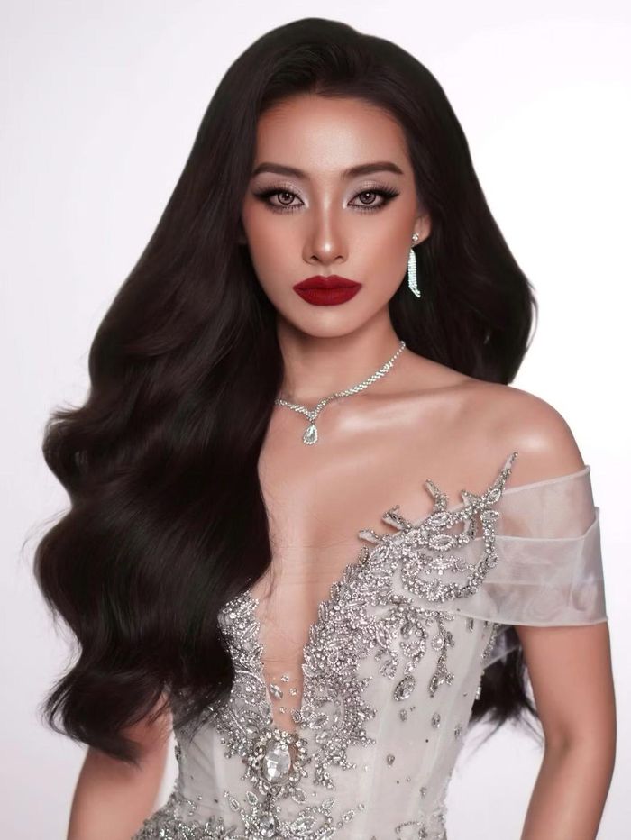 Đối với Hồng An, việc đứng trước ống kính không chỉ là cơ hội để thử sức với nhiều phong cách, làm mới bản thân, mà còn là hành trình rèn luyện sự tự tin và khám phá những giới hạn mới.