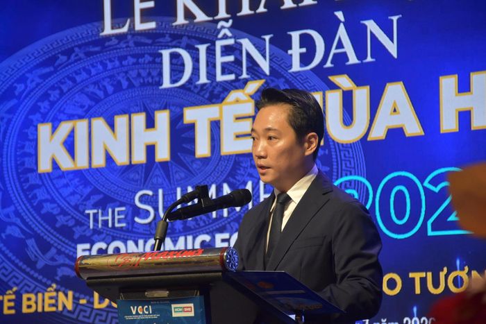  Ông Lê Trương Hiền Hòa, Phó Giám đốc Sở Du lịch TPHCM phát biểu tại diễn đàn. Ảnh: QUANG VŨ 