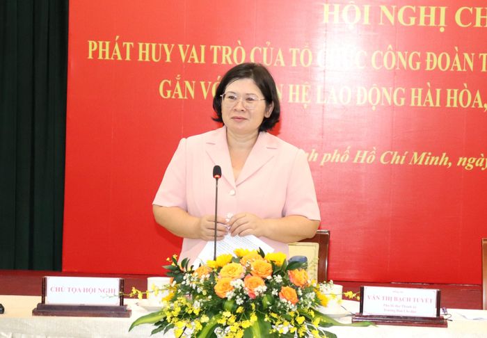  Phó Bí thư Thành ủy TPHCM Văn Thị Bạch Tuyết phát biểu kết luận hội nghị 