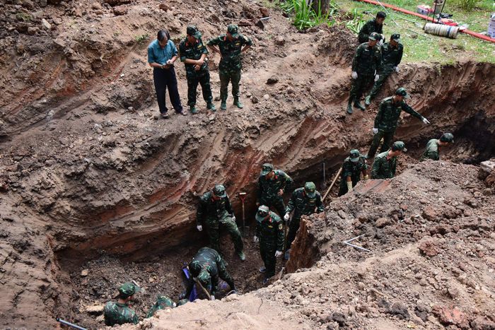 Lực lượng tìm kiếm, quy tập hài cốt liệt sĩ thuộc Bộ Tư lệnh TPHCM tiếp tục triển khai mở rộng phạm vi khai quật