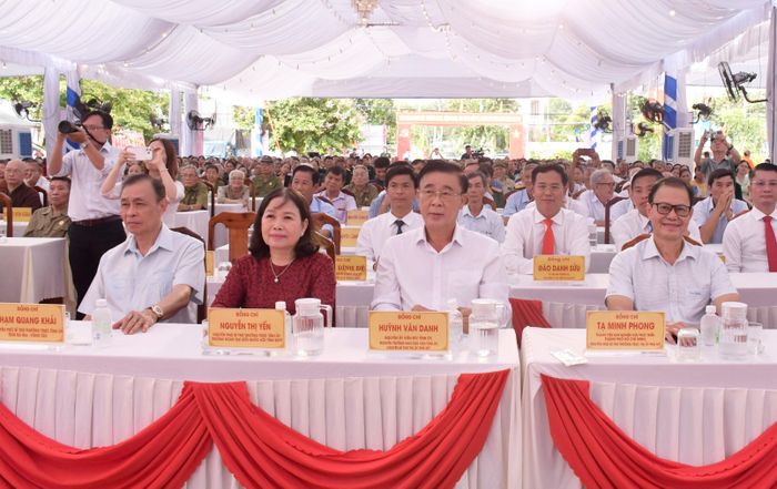 Đại biểu tham dự Lễ kỷ niệm 79 năm Ngày Thương binh - Liệt sĩ tại xã Châu Pha 