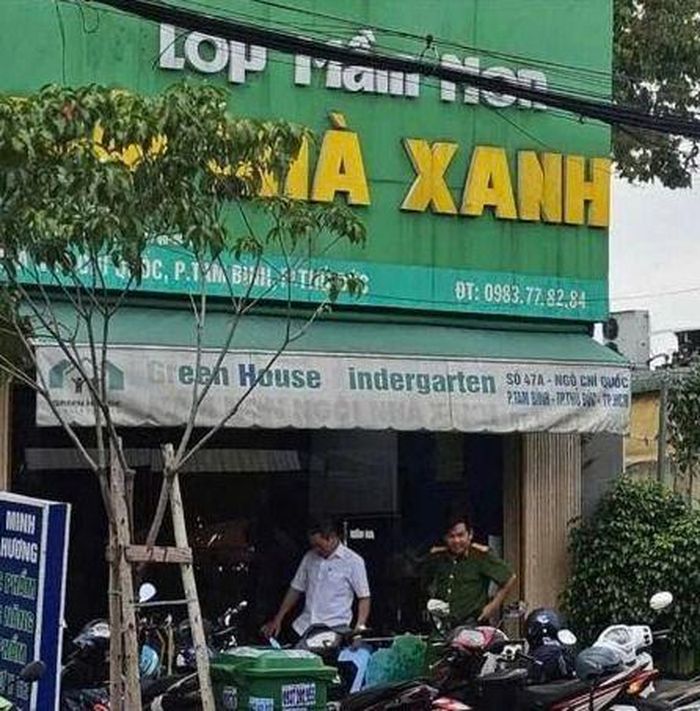  Lực lượng chức năng kiểm tra, xác minh làm rõ vụ việc. Ảnh: NGUYỄN TÂN 