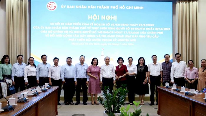 Các đại biểu tham dự chụp ảnh lưu niệm