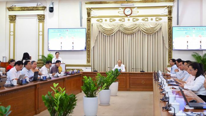 Lãnh đạo Sở Tư pháp báo cáo tại hội nghị