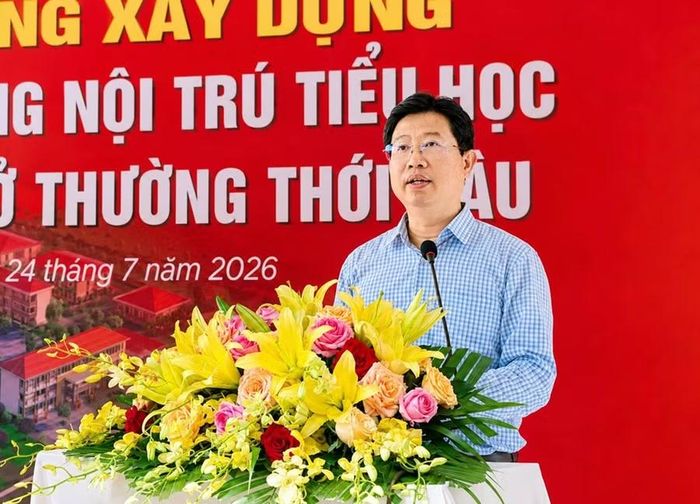 Phó Chủ tịch UBND tỉnh Đồng Tháp Huỳnh Minh Tuấn phát biểu tại lễ khởi công. Ảnh: V.T.