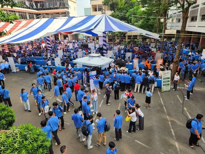 Hơn 120 doanh nghiệp tham gia với hơn 5.000 vị trí việc làm cho sinh viên trường nghề.