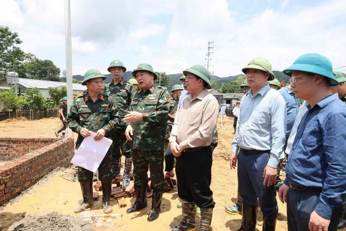 Phó Thủ tướng Hồ Quốc Dũng kiểm tra công tác khắc phục hậu quả tại Mường Than.