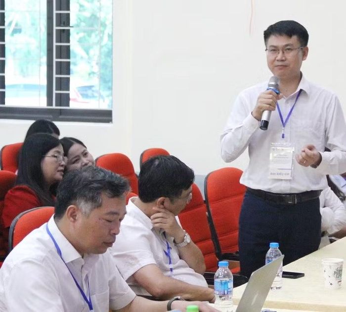 GS.TS Nguyễn Danh Nam - Trưởng ban Đào tạo và quản lý người học, Đại học Thái Nguyên trao đổi tại hội thảo.