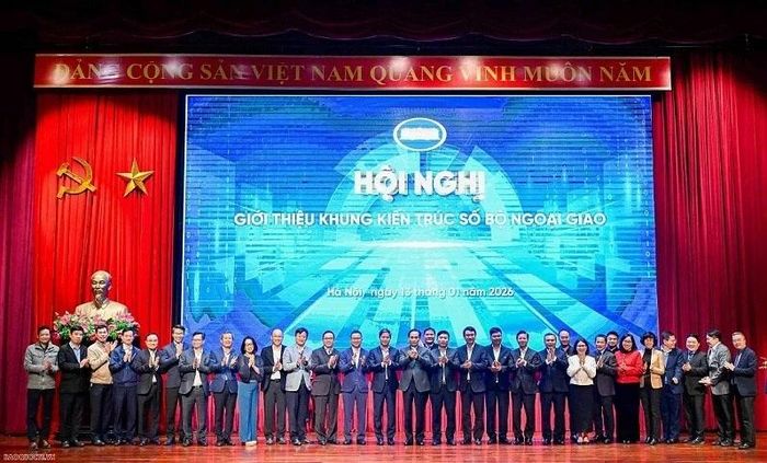Để cụ thể hóa các chủ trương của Đảng và Nhà nước về phát triển khoa học, công nghệ, ĐMST và CĐS, ngành Ngoại giao sẽ tập trung vào những định hướng, giải pháp trọng tâm nào trong thời gian tới nhằm xây dựng nền ngoại giao toàn diện, hiện đại, chuyên nghiệp?