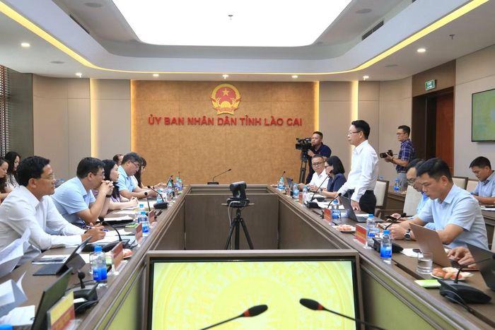 Quang cảnh buổi làm việc.