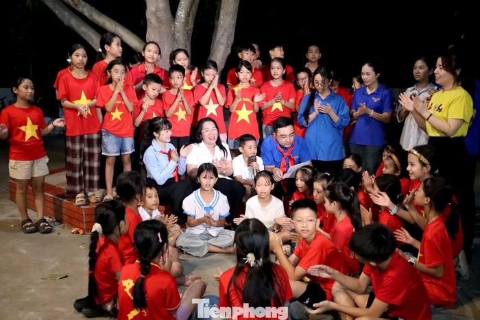 Anh Hồ Phúc Hải - Phó Bí thư Thường trực Tỉnh Đoàn Nghệ An cho biết, Cuộc vận động "Mỗi thanh thiếu nhi biết ít nhất một làn điệu dân ca ví, giặm" đã được Ban Thường vụ Tỉnh Đoàn triển khai sâu rộng đến các cấp bộ Đoàn, Hội, Đội trên địa bàn tỉnh. Từ cuộc vận động này, nhiều mô hình sáng tạo đã được hình thành như: thành lập câu lạc bộ dân ca, mở lớp truyền dạy, đưa ví, giặm vào sinh hoạt Đoàn, Đội, sinh hoạt hè, tổ chức giao lưu với các nghệ nhân... Qua đó, di sản được đưa đến gần hơn với thanh thiếu nhi bằng những hình thức sinh động, hấp dẫn.
