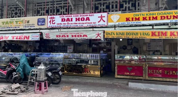 Phố vàng bạc, khu chuyên doanh trang sức, đá quý ở TPHCM trầm lắng trong bối cảnh giá vàng giảm mạnh.