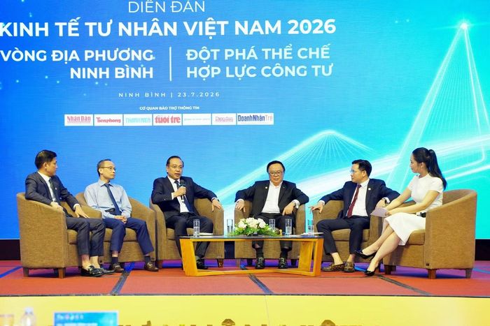 Phiên đối thoại mở với chủ đề “Ninh Bình mới - Không gian đầu tư - Cơ chế dẫn dắt - Doanh nghiệp hành động” diễn ra thẳng thắn, sôi nổi.