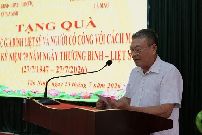Ông Nguyễn Đại Đông tại xã Tân Ninh, tỉnh Thanh Hóa, đại diện cho các gia đình người có công phát biểu cảm ơn tại chương trình.
