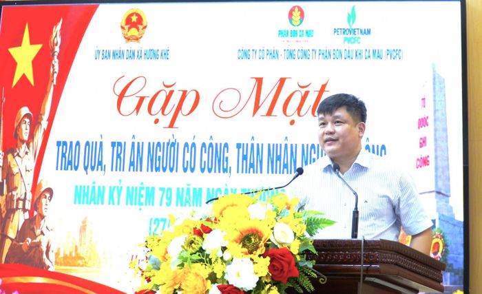 Đồng chí Trần Quốc Bảo, Phó Bí thư Đảng ủy, Chủ tịch UBND xã Hương Khê phát biểu tại chương trình.