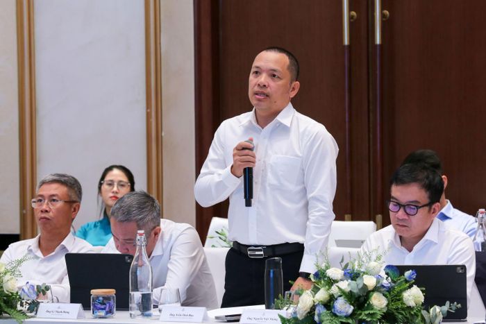 Phó Tổng Giám đốc BSR Trần Thái Bảo trình bày báo cáo về tình hình triển khai dự án NCMR NMLD Dung Quất.
