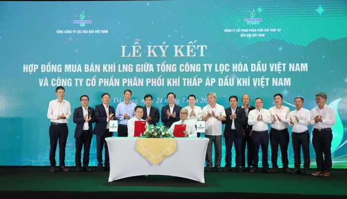 Lãnh đạo Petrovietnam chứng kiến Lễ ký hợp đồng mua bán khí giữa BSR và PV GAS D.