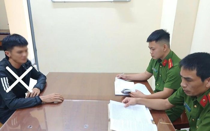 Đối tượng Trần Hữu Quân tại cơ quan Công an. (Ảnh: Công an Ninh Bình)