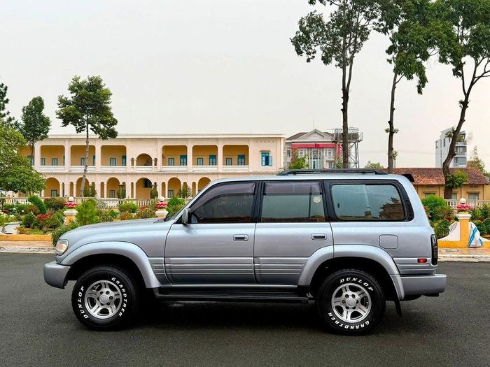 Khoảng 90% phụ tùng của LX450 có thể dùng chung với Land Cruiser LC80, giúp việc sửa chữa và tìm linh kiện không quá khó khăn dù mẫu xe đã ngừng sản xuất gần ba thập kỷ.