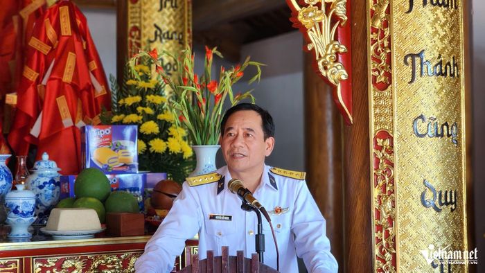 Đại tá Nguyễn Hữu Minh, Phó Chính ủy Bộ Tư lệnh Vùng 4 Hải quân.