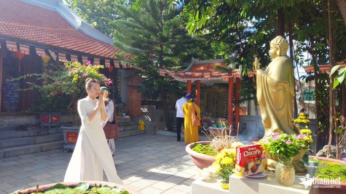Những công trình văn hóa như mái chùa góp phần bồi đắp thêm tình cảm, niềm tin và sự gắn kết của con người với biển đảo quê hương.